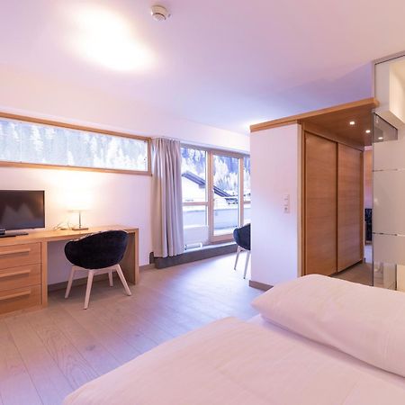 Quality Hosts Arlberg - Hotel Goldenes Kreuz B&B سانكت أنتون ام ارلبرغ المظهر الخارجي الصورة
