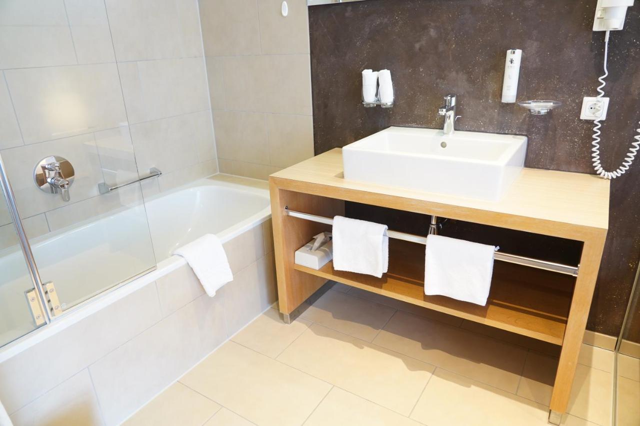 Quality Hosts Arlberg - Hotel Goldenes Kreuz B&B سانكت أنتون ام ارلبرغ المظهر الخارجي الصورة