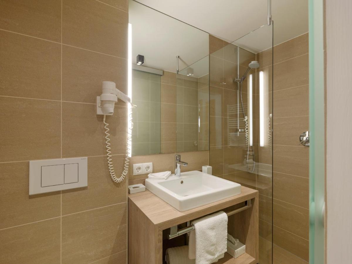 Quality Hosts Arlberg - Hotel Goldenes Kreuz B&B سانكت أنتون ام ارلبرغ المظهر الخارجي الصورة