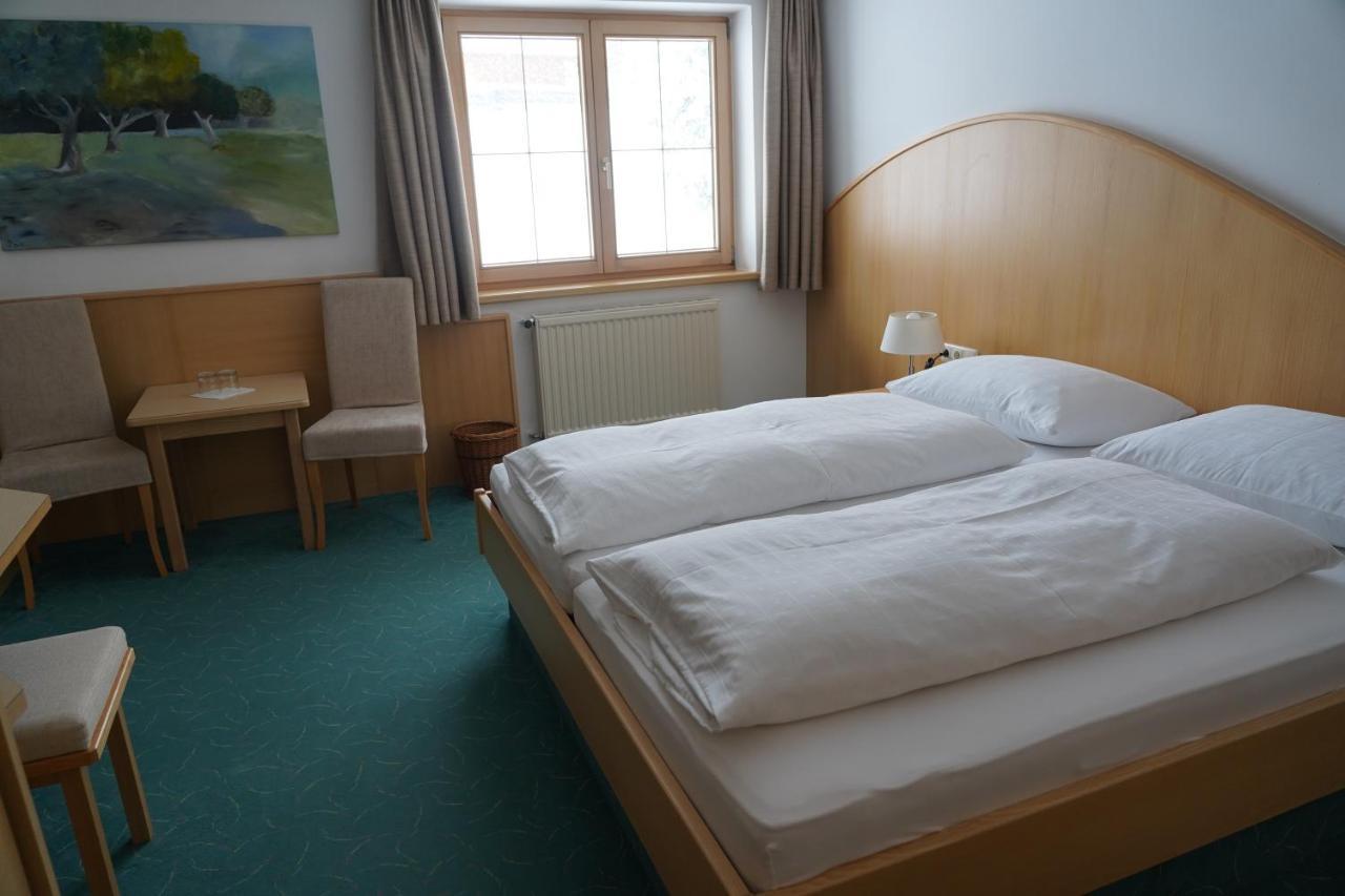 Quality Hosts Arlberg - Hotel Goldenes Kreuz B&B سانكت أنتون ام ارلبرغ المظهر الخارجي الصورة