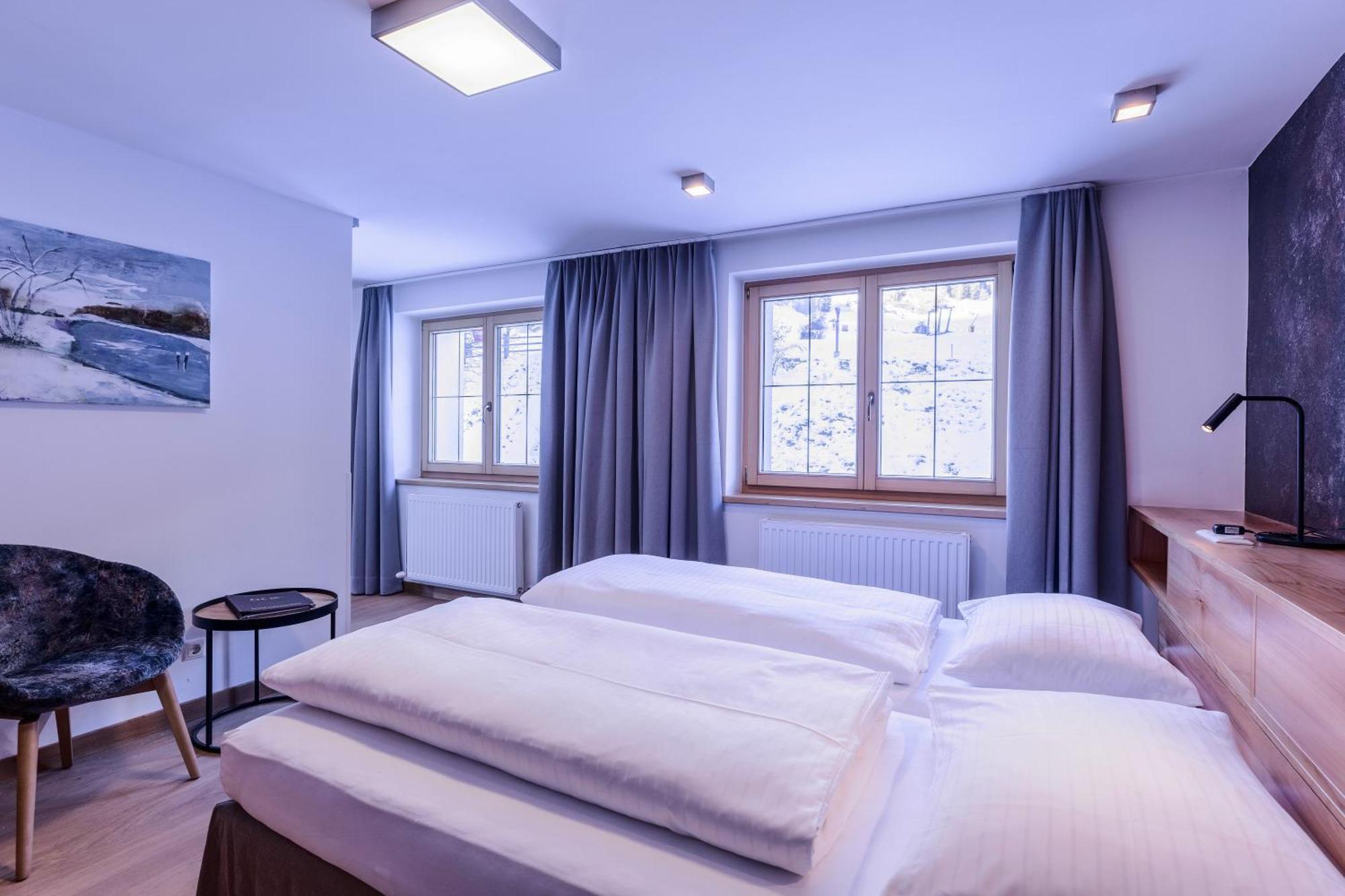 Quality Hosts Arlberg - Hotel Goldenes Kreuz B&B سانكت أنتون ام ارلبرغ المظهر الخارجي الصورة