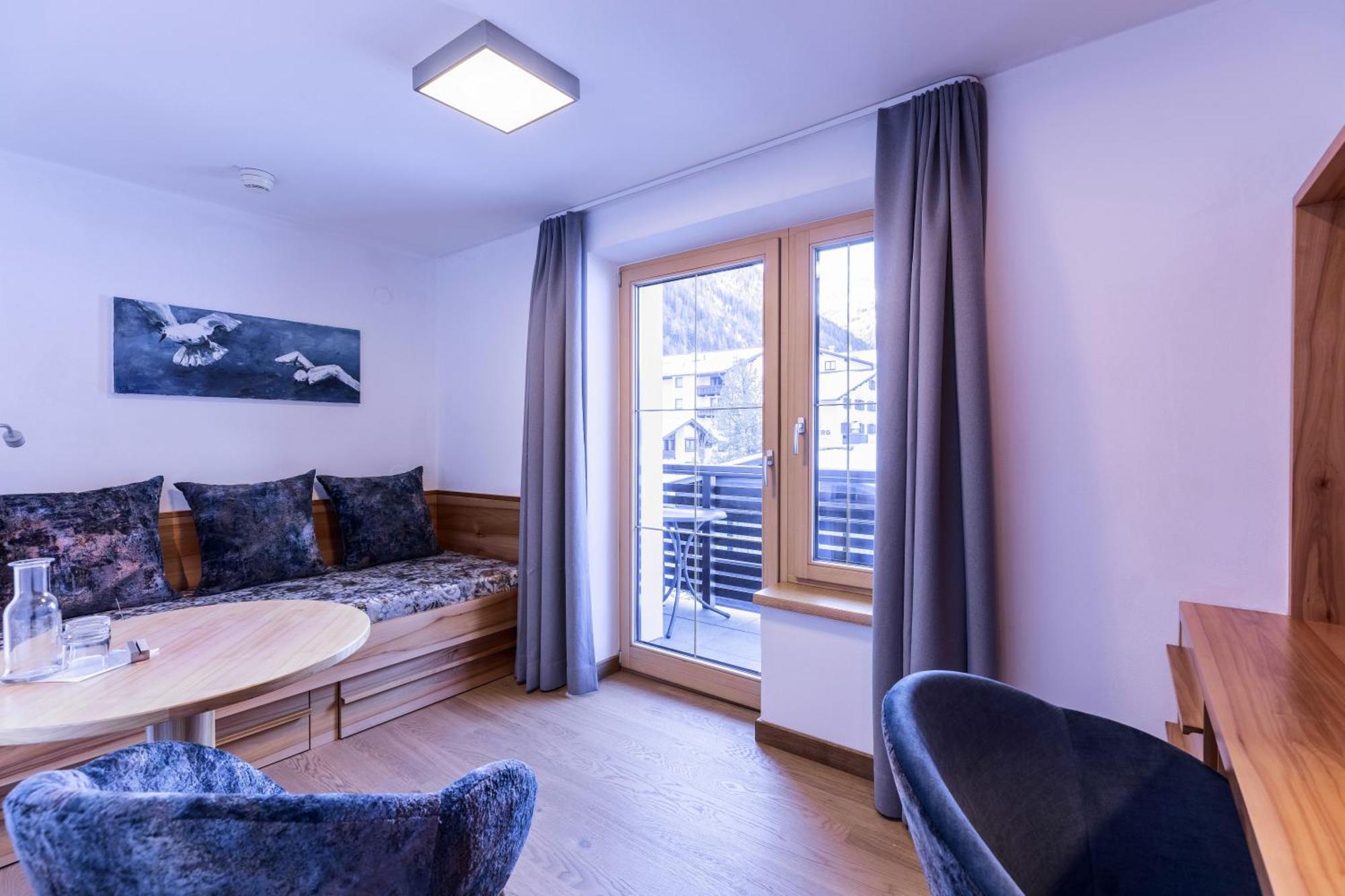 Quality Hosts Arlberg - Hotel Goldenes Kreuz B&B سانكت أنتون ام ارلبرغ المظهر الخارجي الصورة