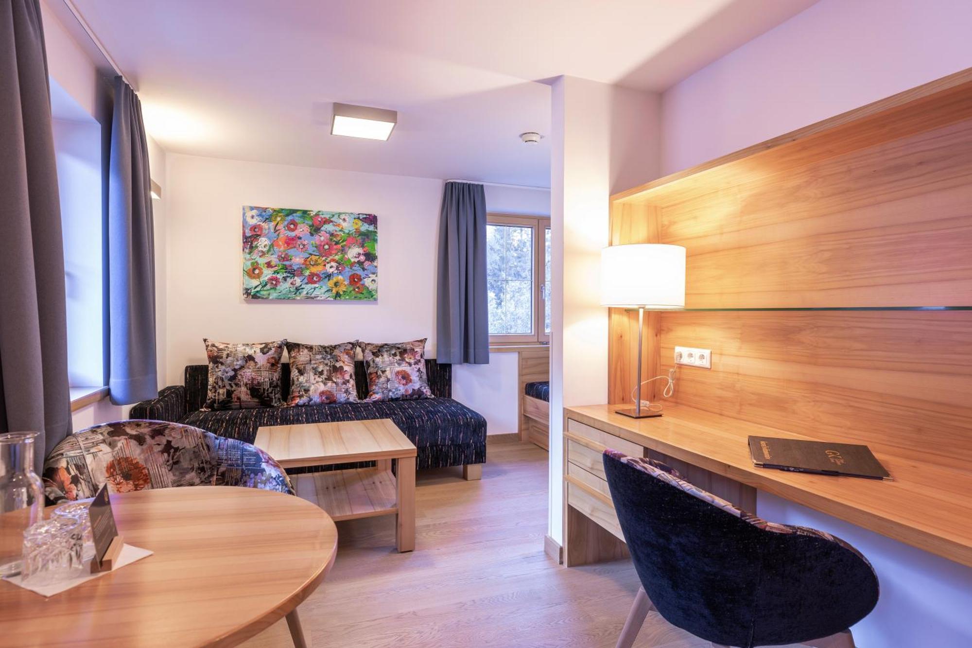 Quality Hosts Arlberg - Hotel Goldenes Kreuz B&B سانكت أنتون ام ارلبرغ المظهر الخارجي الصورة