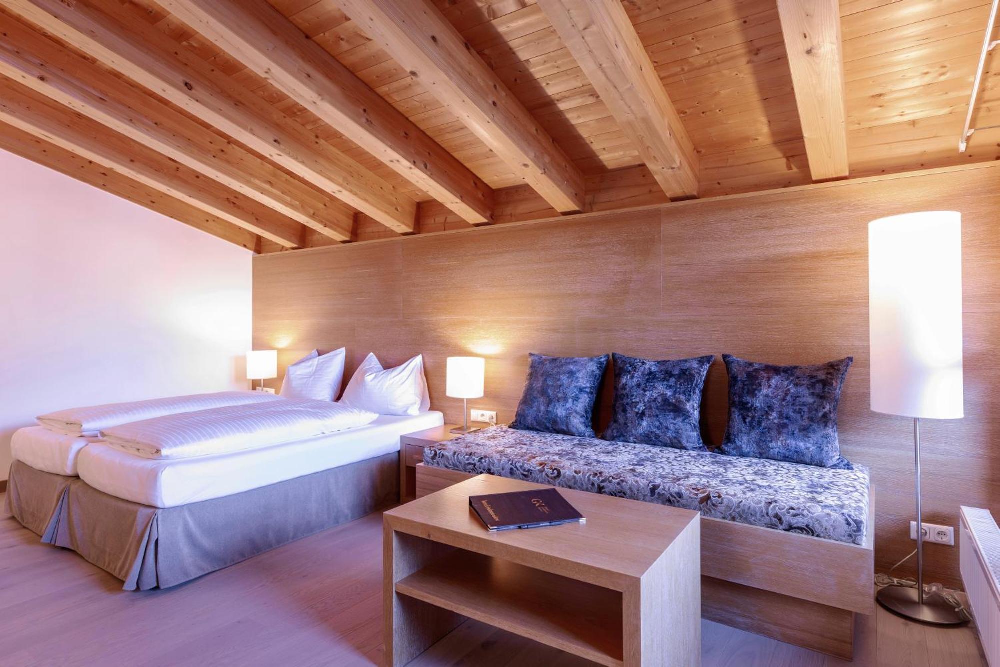 Quality Hosts Arlberg - Hotel Goldenes Kreuz B&B سانكت أنتون ام ارلبرغ المظهر الخارجي الصورة