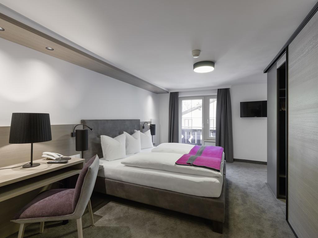 Quality Hosts Arlberg - Hotel Goldenes Kreuz B&B سانكت أنتون ام ارلبرغ الغرفة الصورة