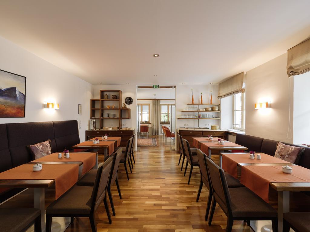 Quality Hosts Arlberg - Hotel Goldenes Kreuz B&B سانكت أنتون ام ارلبرغ المظهر الخارجي الصورة